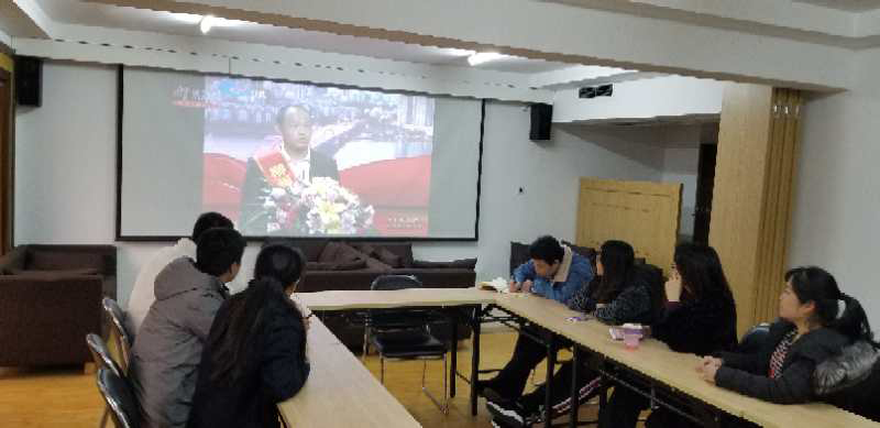 工貿公司組織集中收看報告會.jpg